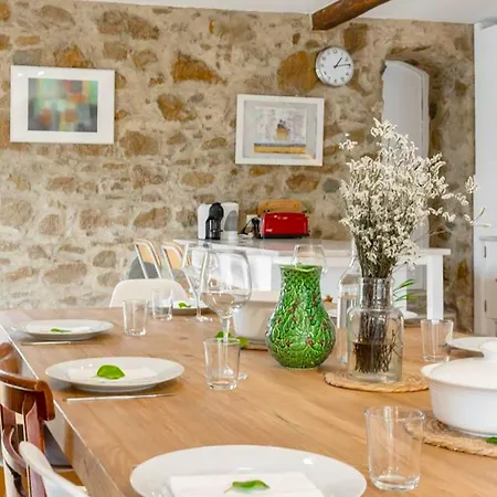 Spacious With Seaview In